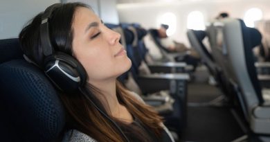 spanie w samolocie